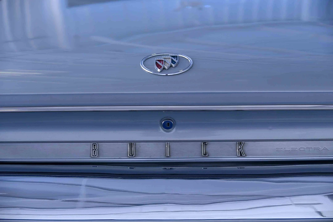 1961 Buick Electra - Image 27 of 31