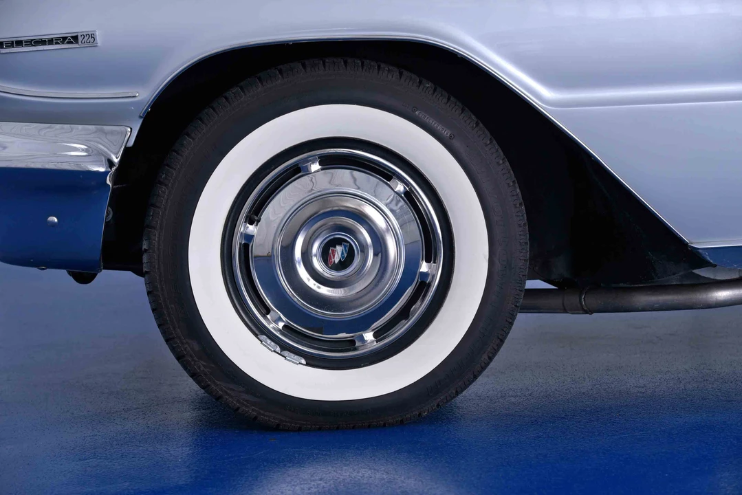 1961 Buick Electra - Image 22 of 31