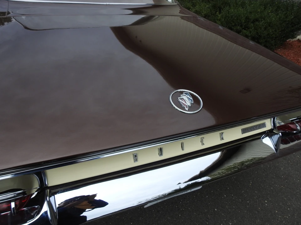 1961 Buick Electra - Image 27 of 31