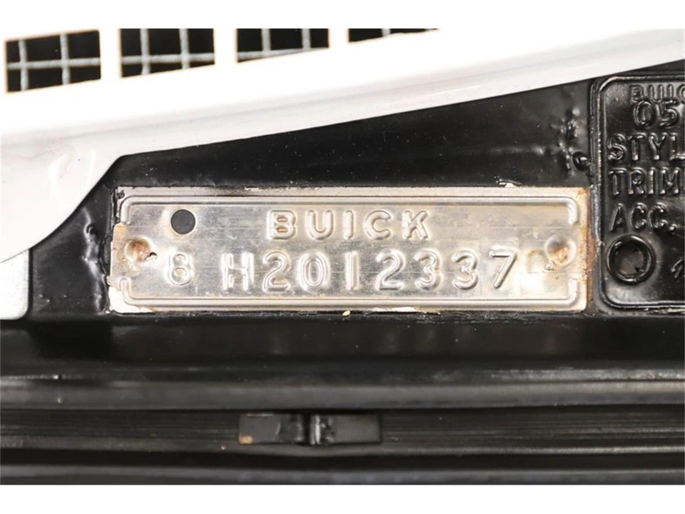 1961 Buick Electra - Image 15 of 31