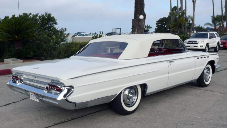 1961 Buick Electra - Image 11 of 12