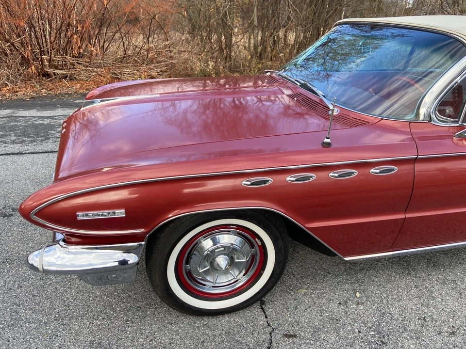 1961 Buick Electra - Image 16 of 21