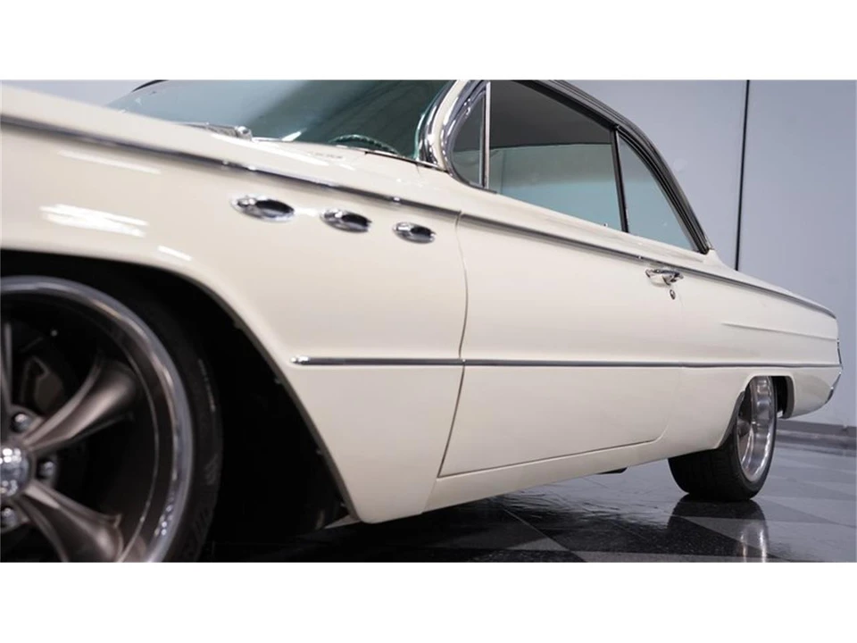 1961 Buick Invicta - Image 17 of 31