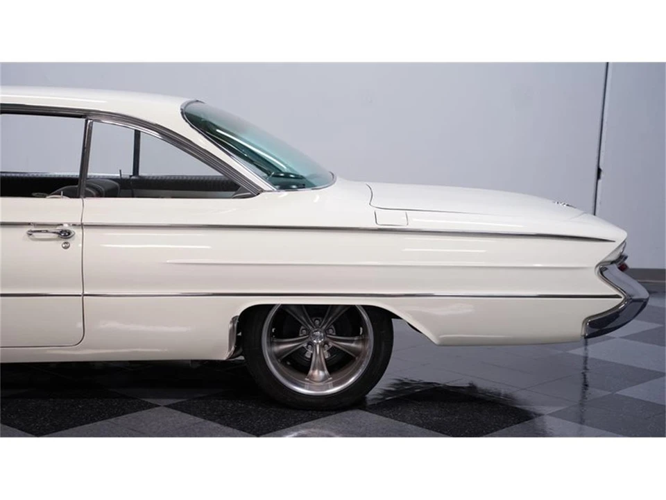 1961 Buick Invicta - Image 19 of 31