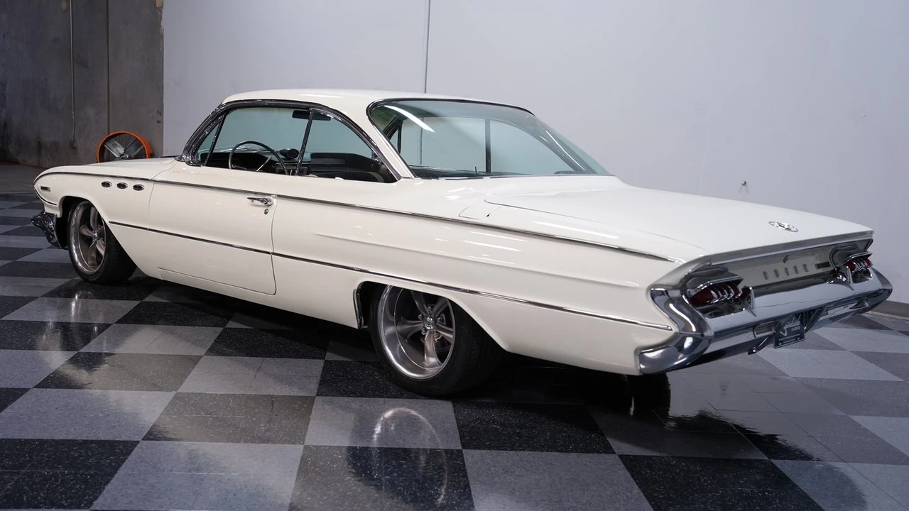 1961 Buick Invicta - Image 6 of 12