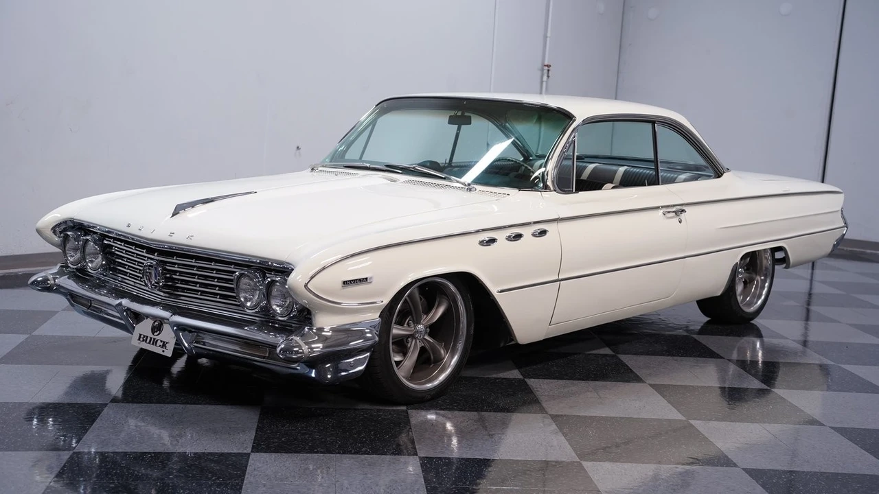 1961 Buick Invicta - Image 5 of 12