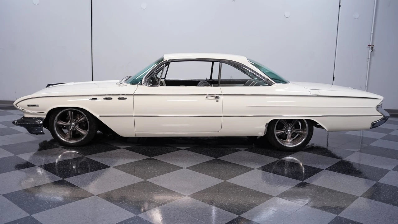 1961 Buick Invicta - Image 2 of 12