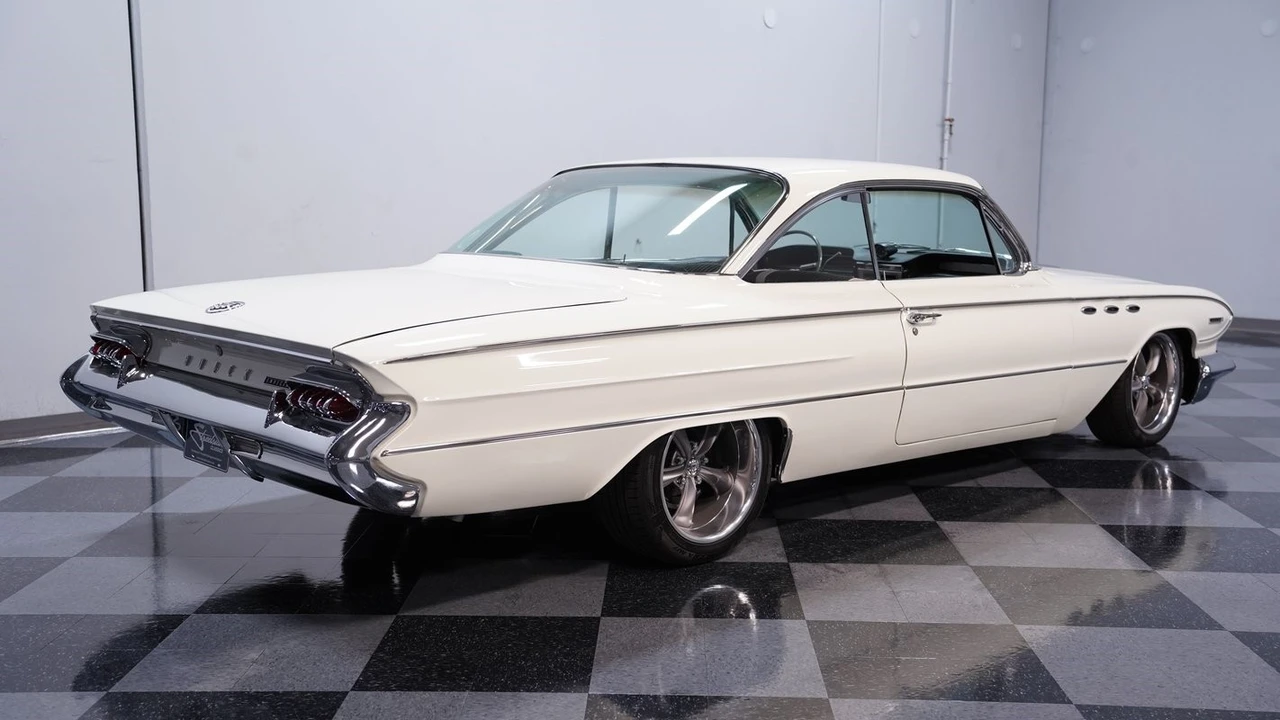 1961 Buick Invicta - Image 11 of 12