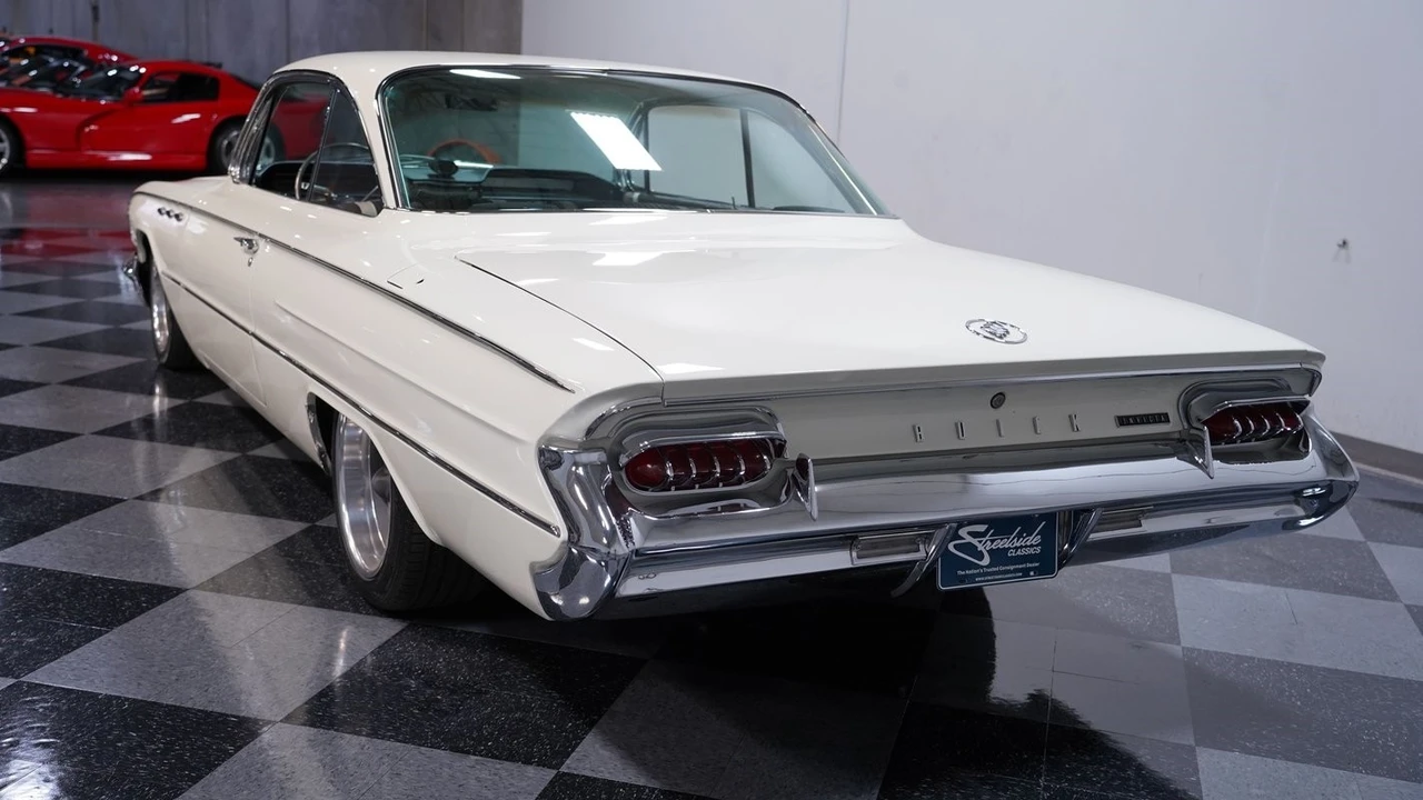 1961 Buick Invicta - Image 8 of 12