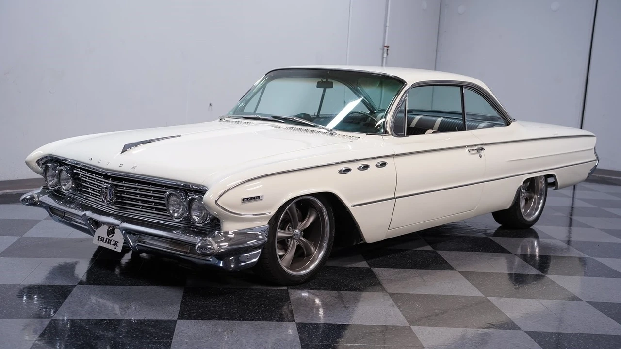 1961 Buick Invicta - Image 6 of 12
