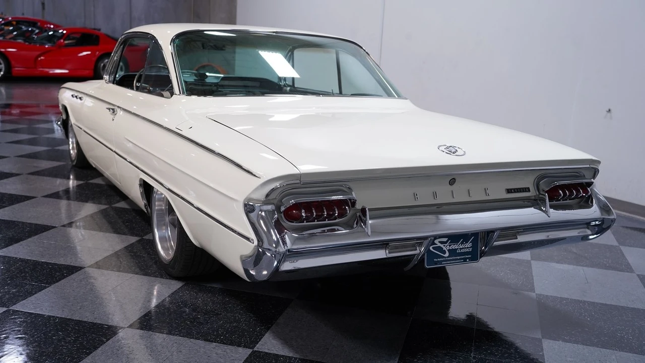 1961 Buick Invicta - Image 7 of 12