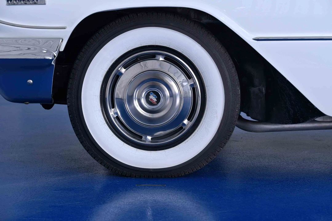 1961 Buick Invicta - Image 29 of 31