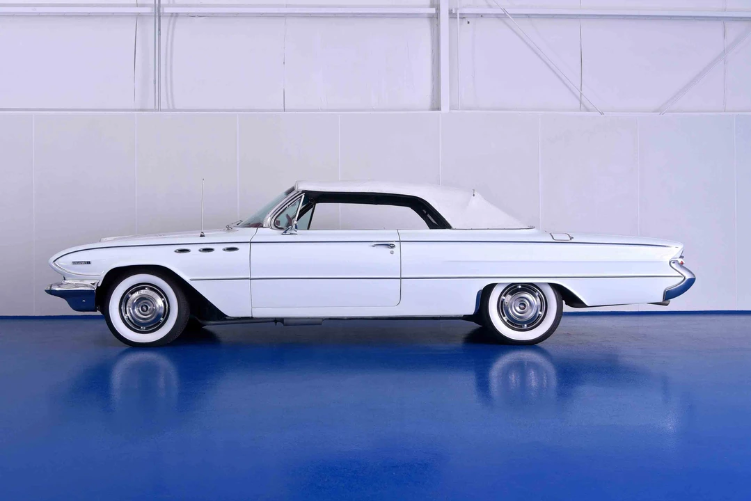1961 Buick Invicta - Image 11 of 31