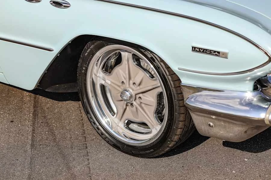 1961 Buick Invicta - Image 27 of 31