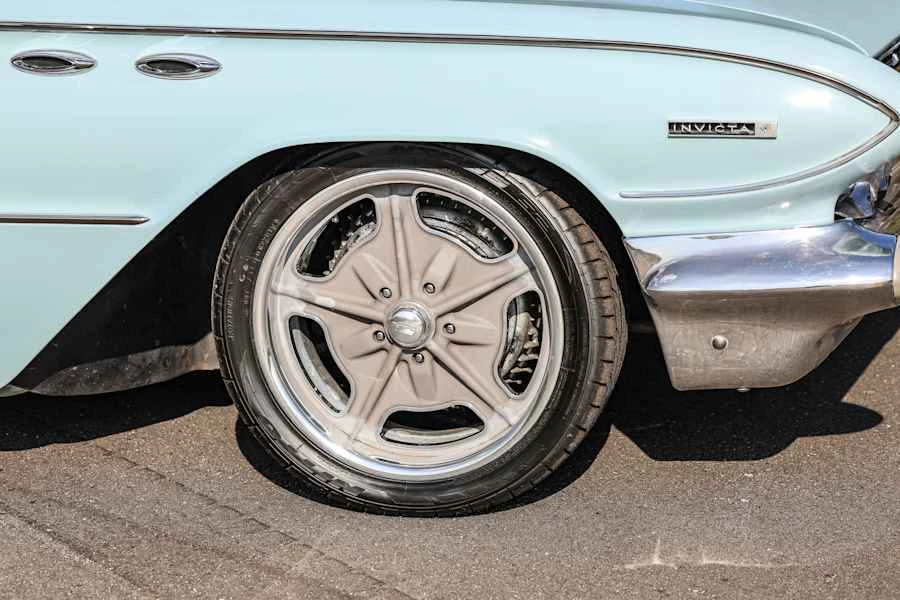 1961 Buick Invicta - Image 28 of 31