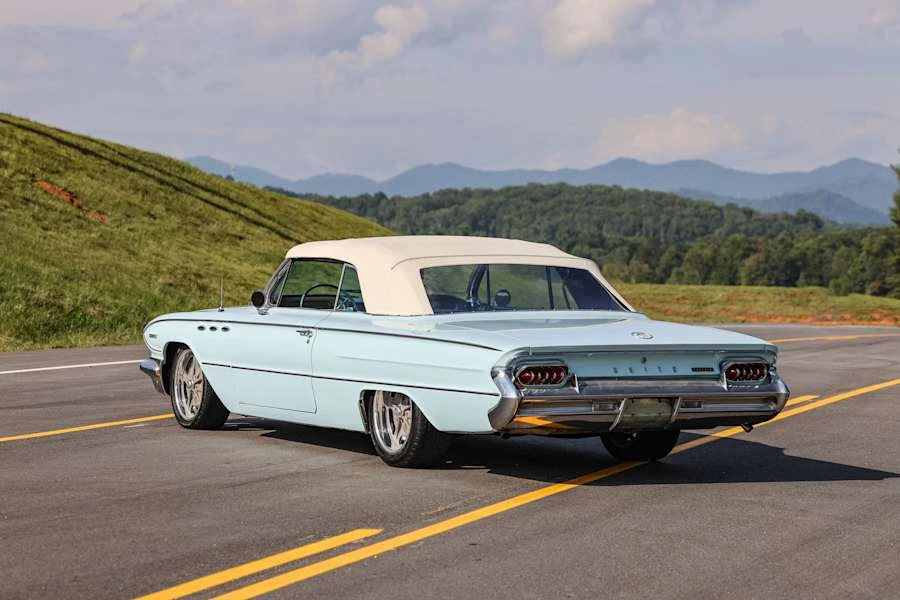 1961 Buick Invicta - Image 8 of 31