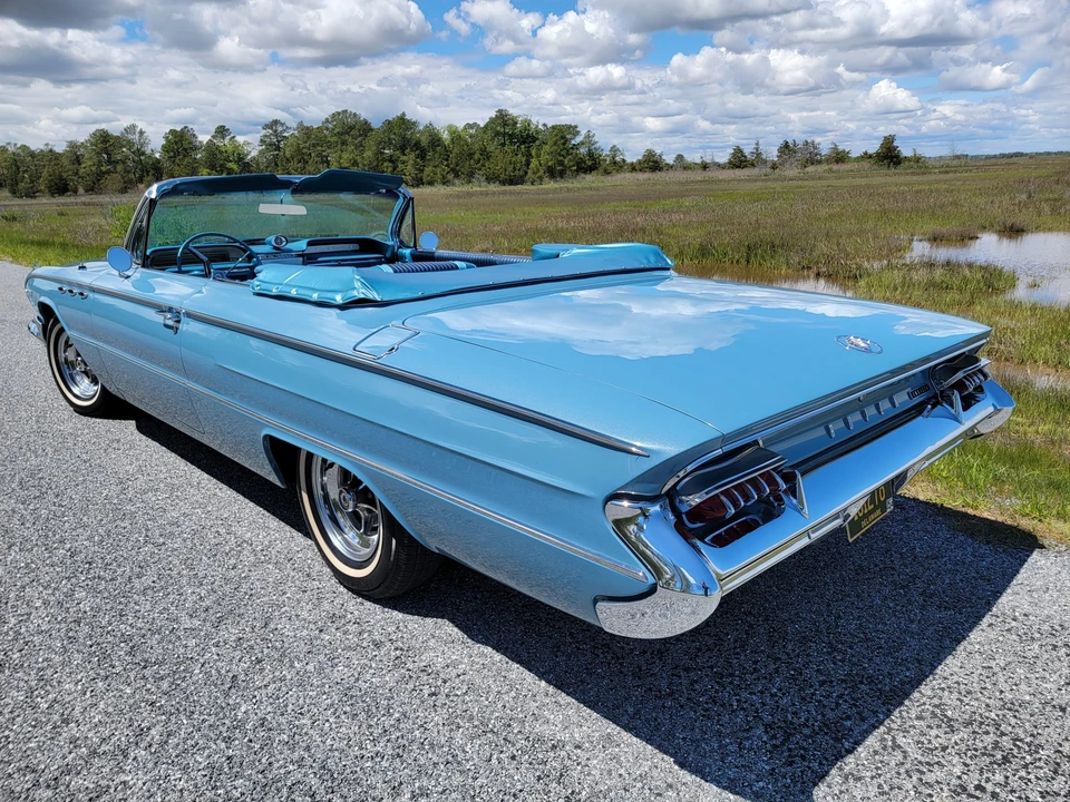 1961 Buick Invicta - Image 17 of 31