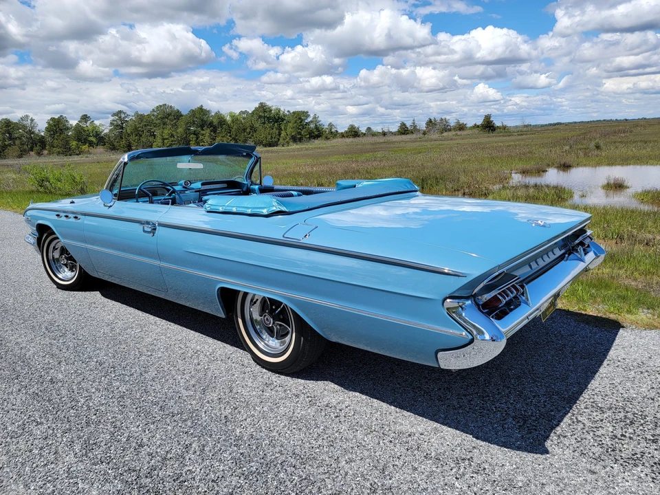 1961 Buick Invicta - Image 16 of 31