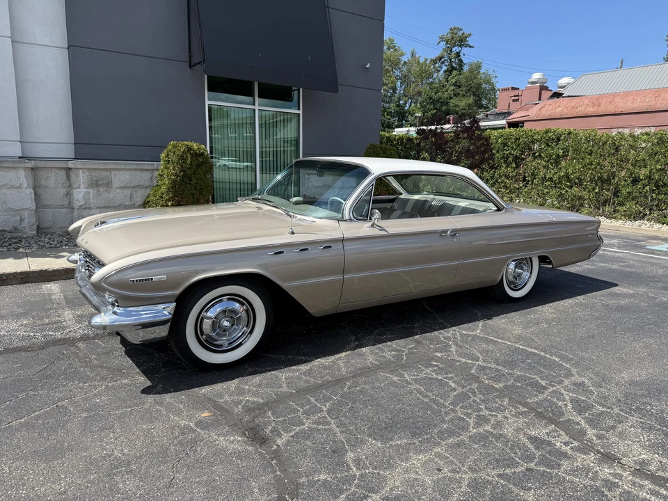 1961 Buick Invicta - Image 21 of 31