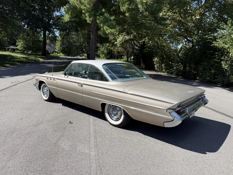 1961 Buick Invicta - Image 19 of 31