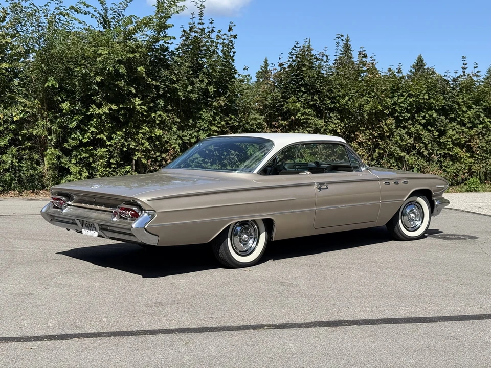 1961 Buick Invicta - Image 13 of 31