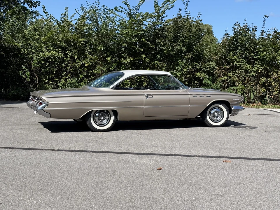 1961 Buick Invicta - Image 14 of 31
