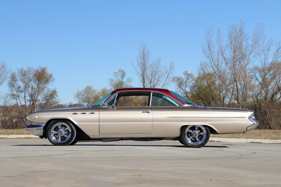 1961 Buick LeSabre - Image 2 of 31