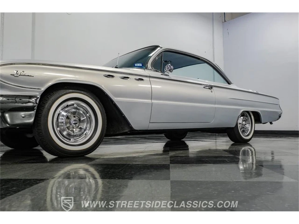 1961 Buick LeSabre - Image 21 of 31