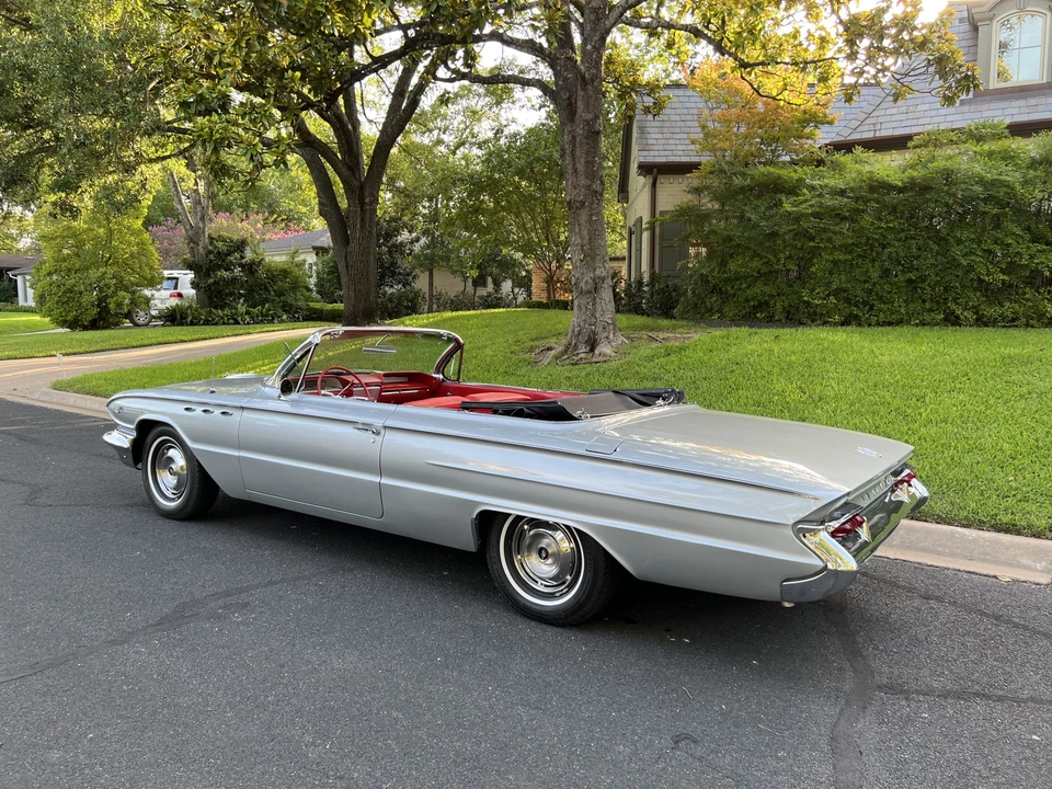 1961 Buick LeSabre - Image 10 of 31