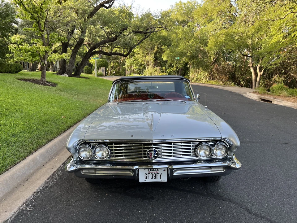 1961 Buick LeSabre - Image 2 of 31