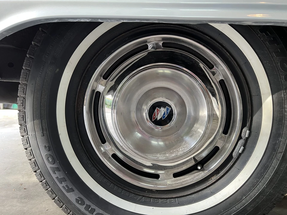 1961 Buick LeSabre - Image 11 of 31