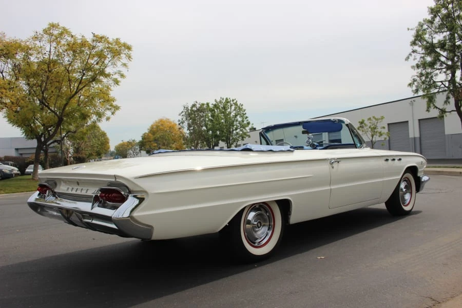 1961 Buick LeSabre - Image 2 of 5
