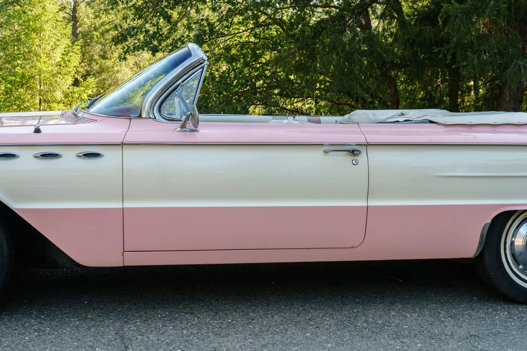 1961 Buick LeSabre - Image 29 of 31