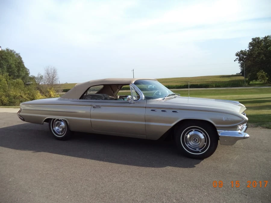 1961 Buick LeSabre - Image 9 of 9