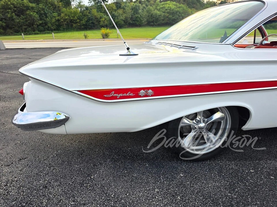 1961 Chevrolet Impala SS 3rd Gen - Image 15 of 20