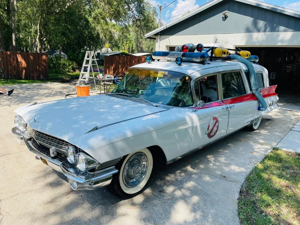 1961 Cadillac Series 70 & 75 - Image 2 of 10