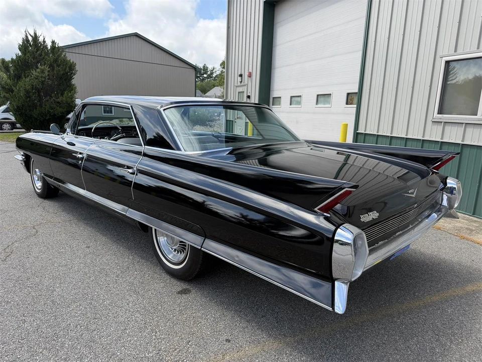 1961 Cadillac Series 62 6th Gen - Image 4 of 31