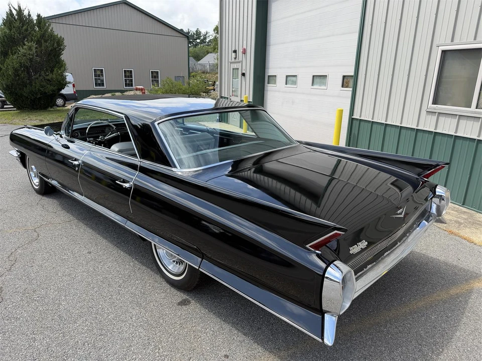 1961 Cadillac Series 62 6th Gen - Image 5 of 31