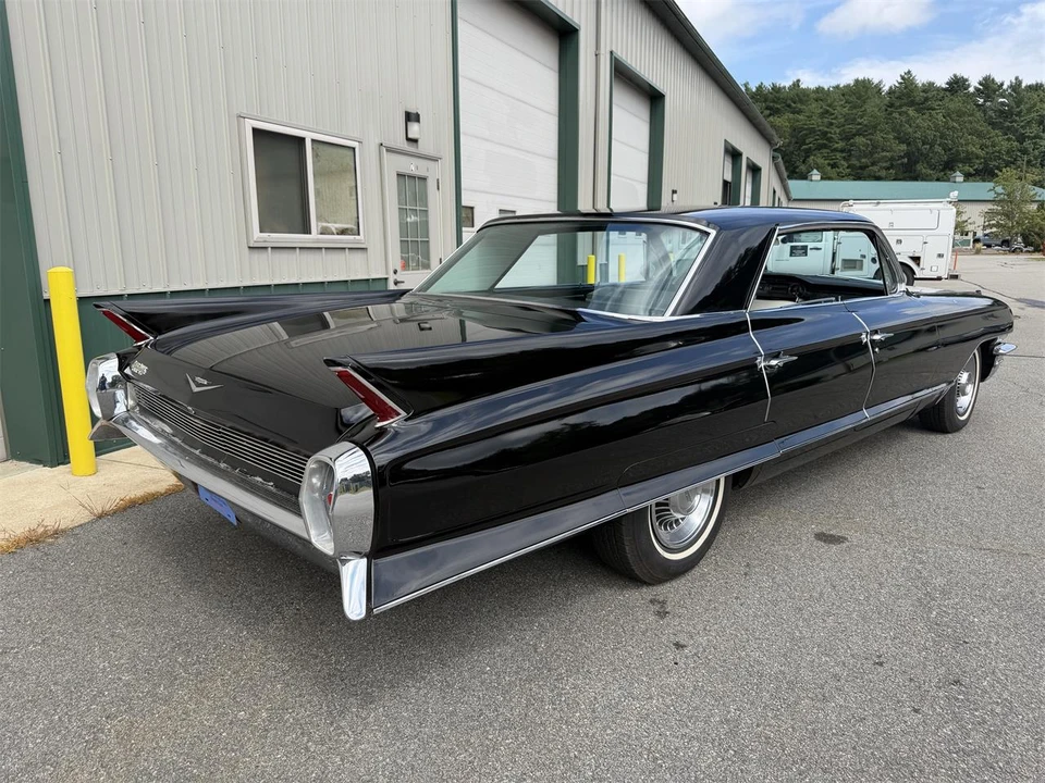 1961 Cadillac Series 62 6th Gen - Image 9 of 31