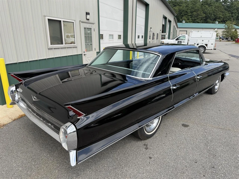 1961 Cadillac Series 62 6th Gen - Image 10 of 31