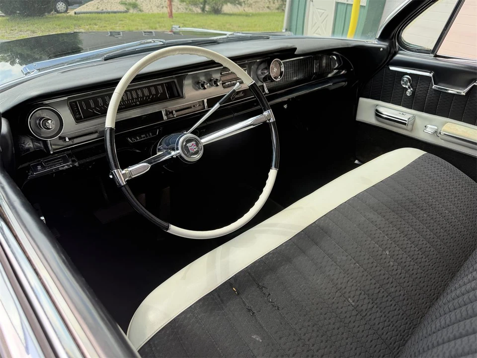 1961 Cadillac Series 62 6th Gen - Image 22 of 31