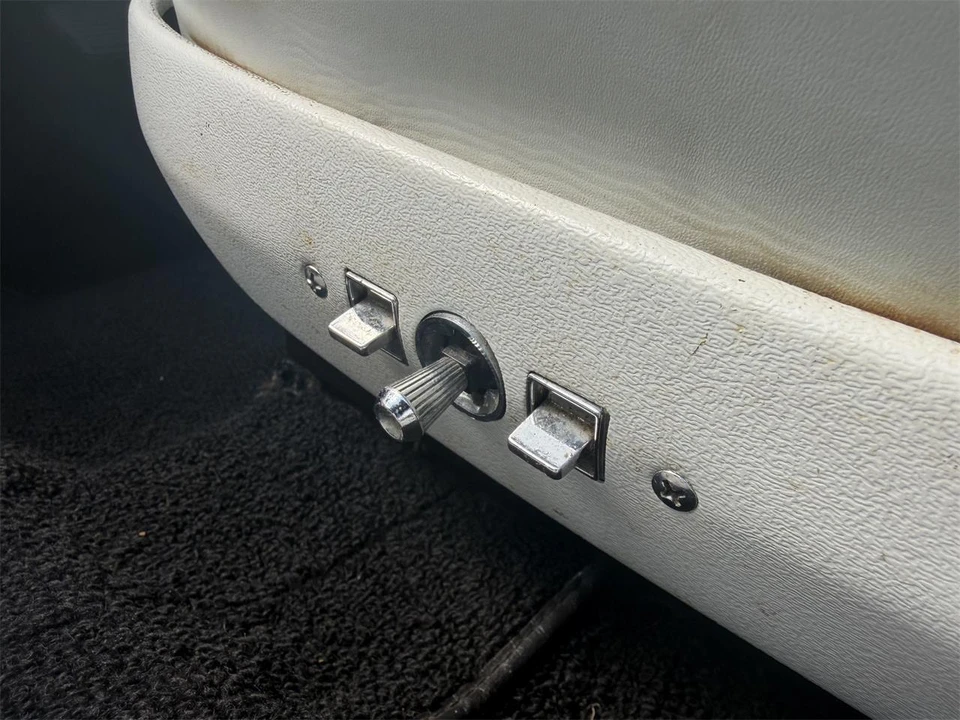 1961 Cadillac Series 62 6th Gen - Image 27 of 31