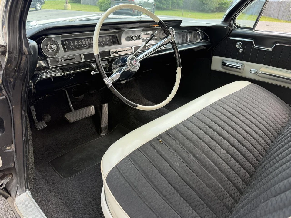1961 Cadillac Series 62 6th Gen - Image 25 of 31