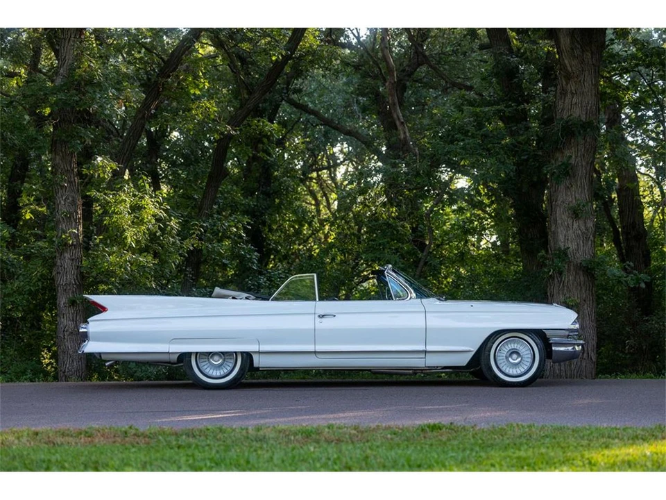 1961 Cadillac Series 62 6th Gen - Image 9 of 31