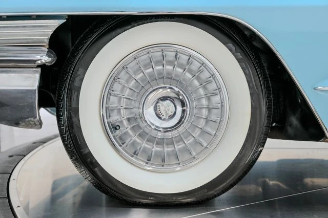 1961 Cadillac Series 62 6th Gen - Image 18 of 31
