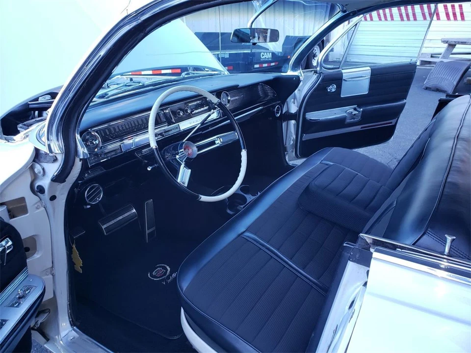 1961 Cadillac Series 62 6th Gen - Image 20 of 31
