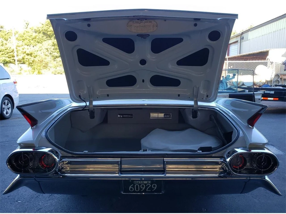 1961 Cadillac Series 62 6th Gen - Image 28 of 31