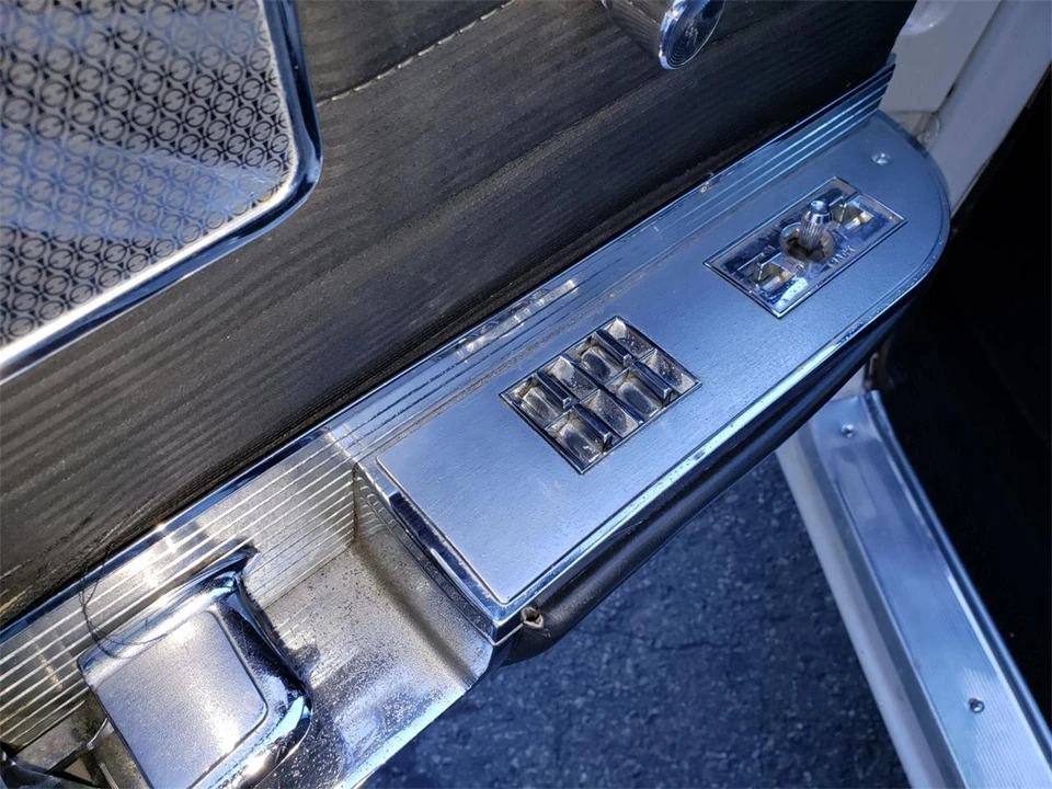 1961 Cadillac Series 62 6th Gen - Image 19 of 31