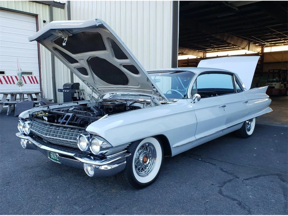 1961 Cadillac Series 62 6th Gen - Image 9 of 31