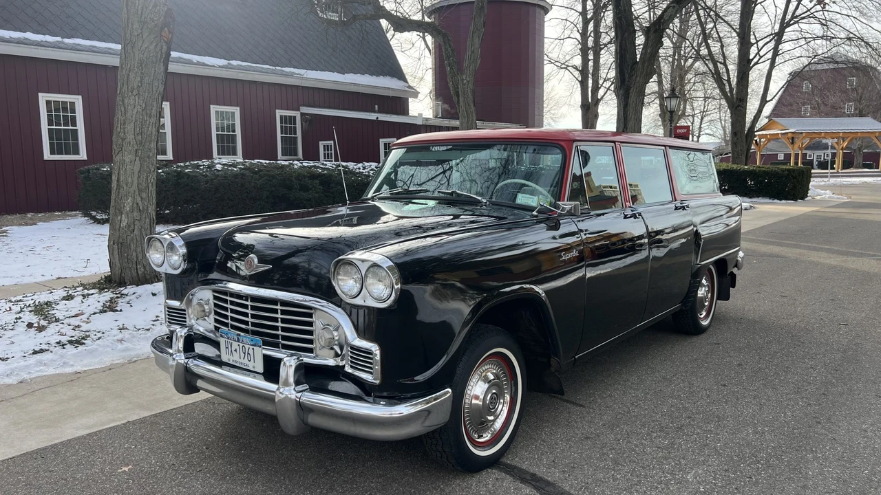 1961 Checker - Image 3 of 31